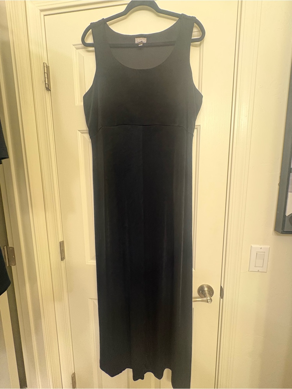 Chico's Black Sleeveless Scoop-Neck Maxi Dress